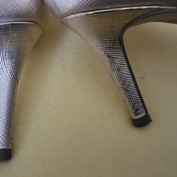 Sam Edelman Gold Heels - Picture 6 of 8